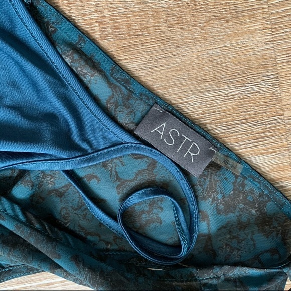 ASTR Floral Ruffle Teal Lined Romper X-Small - Picture 6 of 8